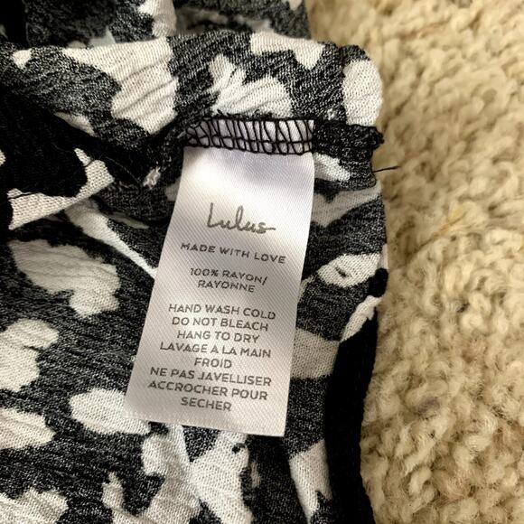 Lulu's Yana black & white animal print shorts size M - Picture 4 of 6